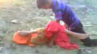 Amateur Indian gf fucked in village fields